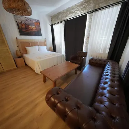 1881 Halil Efendi מלון *